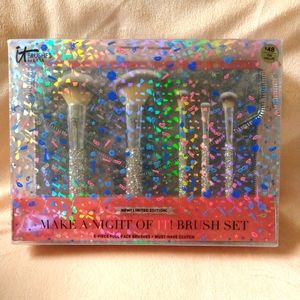 It! Limited Edition "make a night of it" 5pc brush set w/ storage bag